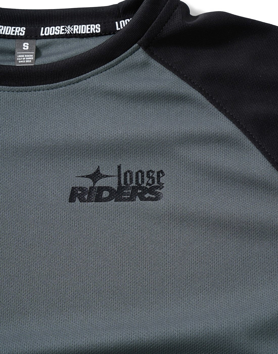 Polera Ess. Grey Black Loose Riders