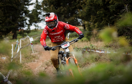 Flo Espiñeira Revalida su Título Mundial de Enduro