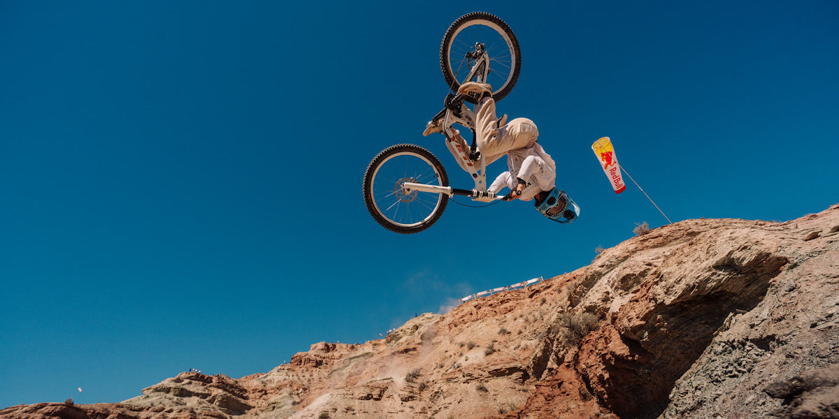 Robin Goomes en el aire durante su bajada final en el Red Bull Rampage 2026. Foto: Paris Gore / Red Bull Content Pool