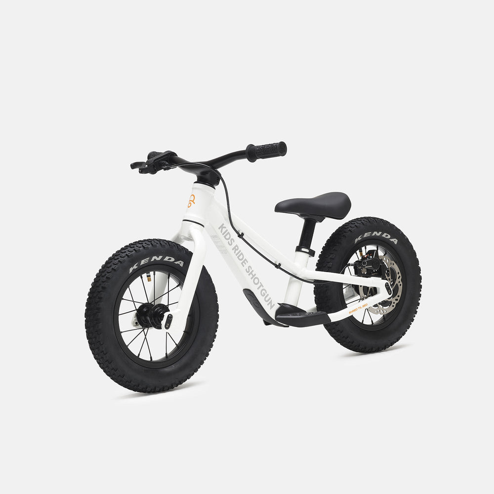 Dirt Hero balance bike vista lateral 45°