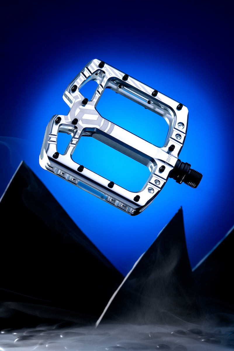 PEDAL FLAT DEITY TMAC SILVER