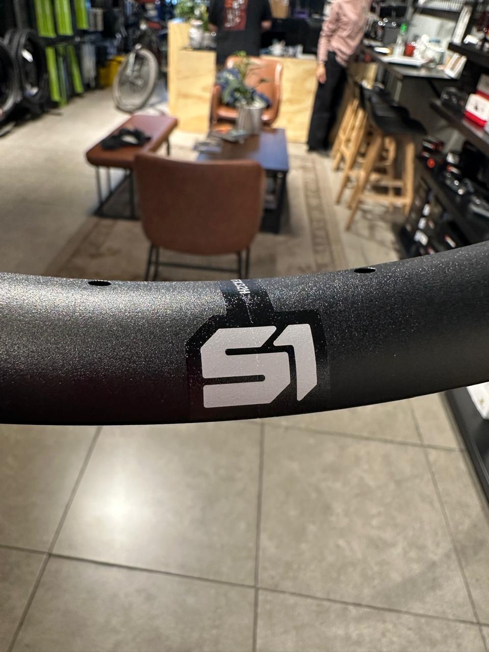 Llanta Supreme One Dynamal 32mm 27.5" / 32hoyos