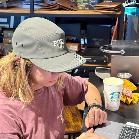 Gorro Fox 5 Panel Snapback 2026 Gris