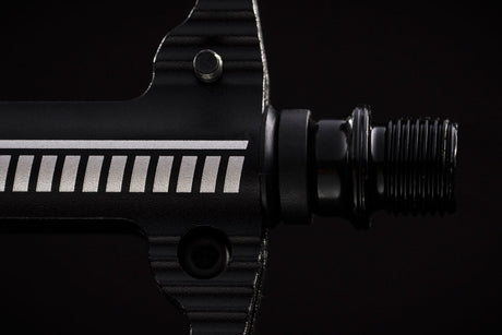 PEDAL FLAT DEITY BLACK KAT NEGRO