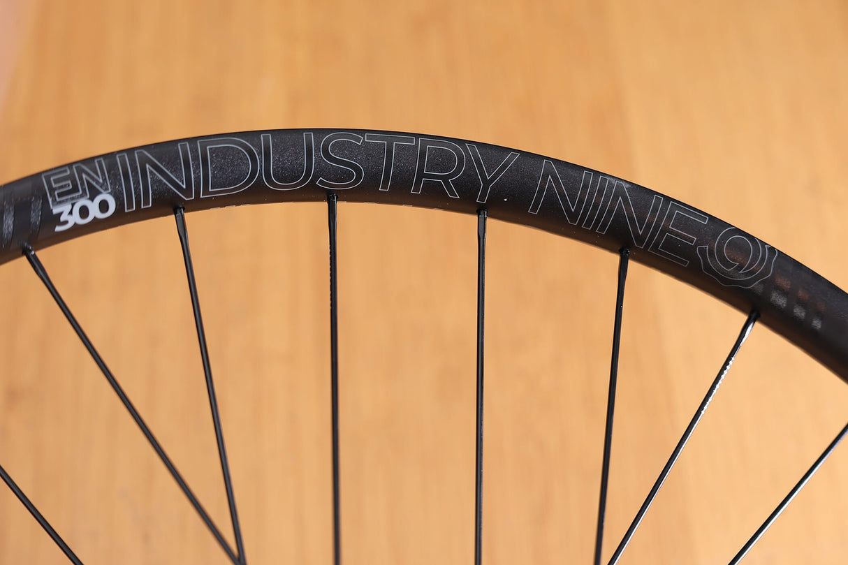 LLANTA ENDURO 300  27.5 32H (INDUSTRY NINE)