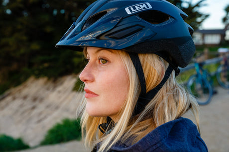 Casco Lem Boulevard Aqua Blue